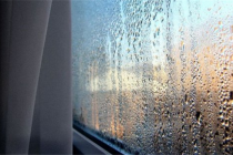 Τρεις τρόποι να περιορίσετε την υγρασία από τους τοίχους του σπιτιού σας