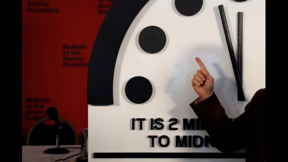 “Δυο λεπτά πριν τα μεσάνυχτα”: Μετακινήθηκαν οι δείκτες του “Ρολογιού της Αποκάλυψης”