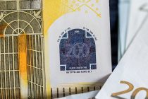 Έρχονται νέα χαρτονομίσματα 100 και 200 ευρώ