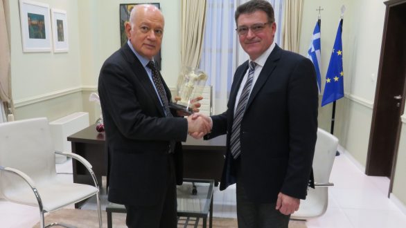 Με τον Υπουργό Οικονομίας Δ.Παπαδημητρίου συναντήθηκε ο Πέτροβιτς