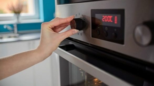 Πώς να απαλλαγείτε από τις έντονες μυρωδιές στην κουζίνα