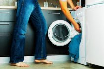 Το κόλπο για να καταλάβετε αν ένα ρούχο σας ξεβάφει