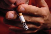 Ποινές για όσους καπνίζουν με παιδιά στο ΙΧ
