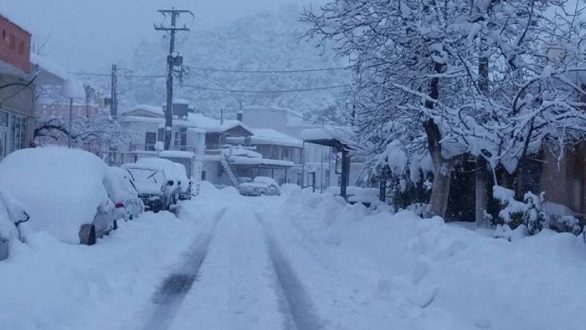Οικογένεια εγκλωβίστηκε στα χιόνια στην Αλεξανδρούπολη