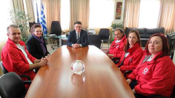 Αλεξανδρούπολη: Συνάντηση Πέτροβιτς με μέλη του Ελληνικού Ερυθρού Σταυρού