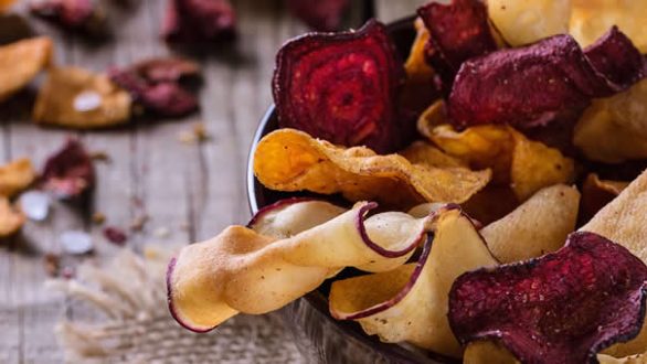 Έτσι θα φτιάξετε τα πιο νόστιμα τσιπς λαχανικών