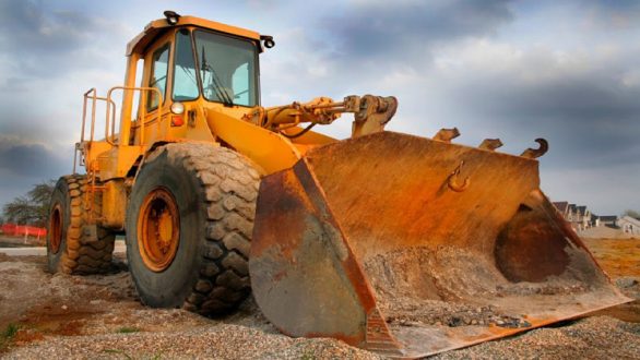 110.000.000 ευρώ στους Δήμους για μηχανήματα έργου και συντήρηση σχολικών κτιρίων