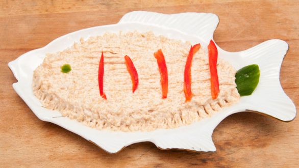 Γιατί την Καθαρά Δευτέρα τρώμε λαγάνα, ταραμά και χαλβά;