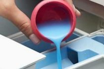 Τα συνθετικά ρούχα ρυπαίνουν το περιβάλλον με 176.500 τόνους μικρο-ινών τον χρόνο