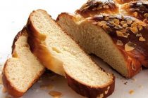 Πάσχα: Γιατί φτιάχνουμε τσουρέκια