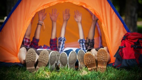 Ξεκινούν οι αιτήσεις για τις παιδικές κατασκηνώσεις στον ΟΑΕΔ