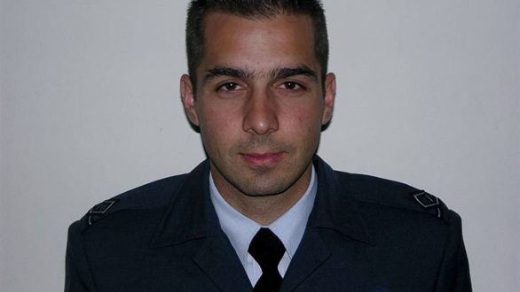 «Υιοθετεί» τα παιδιά του Σμηναγού Γιώργου Μπαλταδώρου η Βουλή