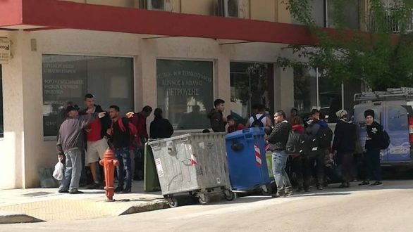 Οι ιαχές του πολέμου αύξησαν τη ροή προσφύγων από τη Συρία