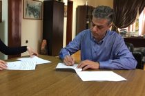 Υπογράφηκε η σύμβαση για την πλατεία της Πτελέας