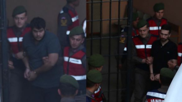 Η στιγμή της μεταγωγής και οι απολογίες των δύο Ελλήνων στρατιωτικών