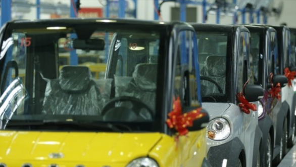 Έφτασαν στην Ορεστιάδα τα δύο ηλεκτροκίνητα οχήματα για τις ανάγκες του Δήμου