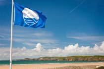 Αυτές είναι οι 519 παραλίες που πήραν την «Γαλάζια Σημαία»