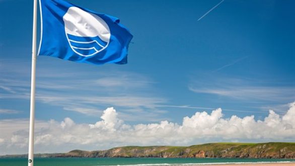 Αυτές είναι οι 519 παραλίες που πήραν την «Γαλάζια Σημαία»