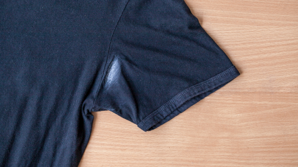 Πώς φεύγει το σημάδι του αποσμητικού από τα ρούχα