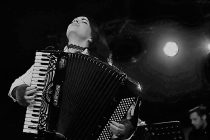 Στο Χόλιγουντ η μουσική της εβρίτισσας Ζωής Τηγανούρια