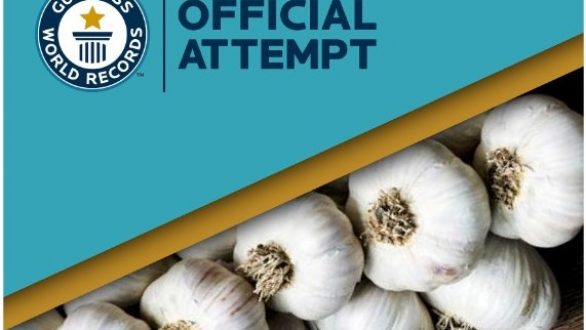 Η Νέα Βύσσα έσπασε το Ρεκόρ Γκίνες για την μεγαλύτερη πλεξούδα σκόρδων!