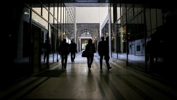 Στο 10,2% μειώθηκε η ανεργία τον Μάρτιο