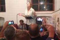 Σουφλί: Η βροχή δεν κατάφερε να σταματήσει την Ελεωνόρα Ζουγανέλη!