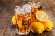 Παγωμένο τσάι με λεμόνι