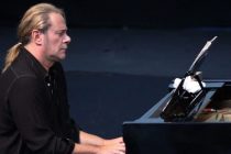 Ο Στέφανος Κορκολής αντικαταστάτης του Χατζή στο «Αυγουστιάτικο Φεγγάρι»