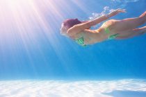 Οι 3 κανόνες που πρέπει να εφαρμόζεις με το κινητό στην παραλία