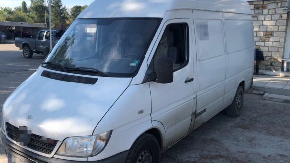 Συνελήφθησαν 2 διακινητές που προωθούσαν στη χώρα μη νόμιμους μετανάστες