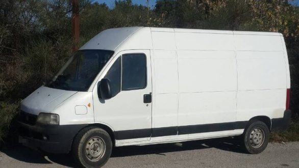 Συνελήφθησαν διακινητές που μετέφεραν 17 άτομα