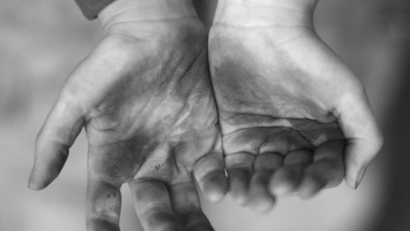 Άφησαν το παιδί τους να ζητιανεύει στους δρόμους της Ορεστιάδας