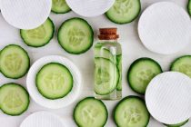 Ξεβάψτε τα μάτια σας με αγγούρι!