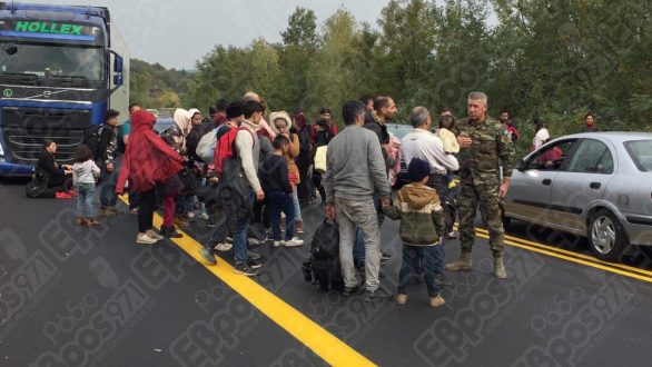 Νοτιότερα το μπλόκο των μεταναστών