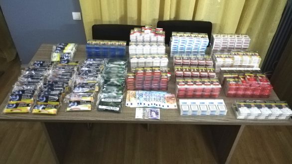Αλεξανδρούπολη: Συνελήφθη 52χρονος με 436 πακέτα λαθραία τσιγάρα και 2,5 κιλά λαθραίου καπνού