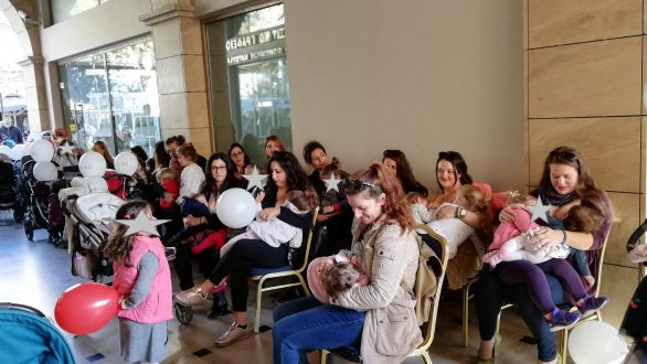 65 μητέρες από τον Έβρο συμμετείχαν στον 9o Πανελλαδικό Ταυτόχρονο Δημόσιο Θηλασμό