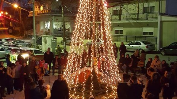 Φωταγώγηση Χριστουγεννιάτικου δέντρου στη Λεπτή