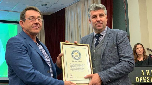 Αποδόθηκε το βραβείο Guinness για τη μεγαλύτερη πλεξούδα σκόρδου