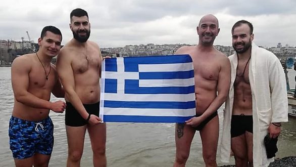 Οι Ορεστιαδίτες που βούτηξαν και φέτος για τον Σταυρό στην Κωνσταντινούπολη!