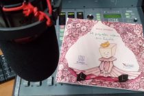 “Η Ελένη Τσαλδίρη με το παραμύθι της “Η μεγάλη νίκη της Ζωής” στο Ράδιο Έβρος…σε μια ραδιοφωνική κουβέντα για παραμύθια,χρώματα και ζωγραφιές…