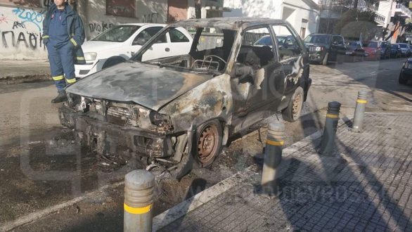 Στις φλόγες τυλίχθηκε αυτοκίνητο στο κέντρο της Ορεστιάδας