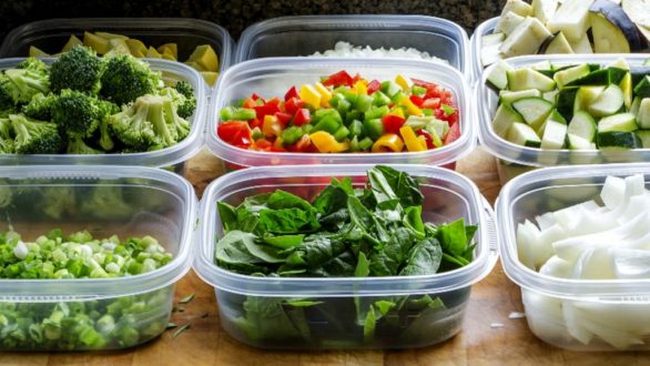 Πώς να καθαρίσετε εύκολα τα τάπερ