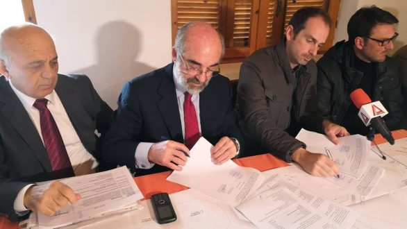 Υπεγράφη η σύμβαση για το έργο ανάπλασης της Πλατείας Νίψας