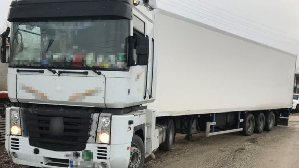 Διδυμότειχο: 22 άτομα είχαν κρύψει διακινητές σε κρύπτη φορτηγού