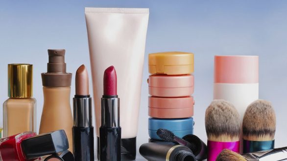 Χαράτσι στα καλλυντικά επιβάλλει το υπουργείο Υγείας