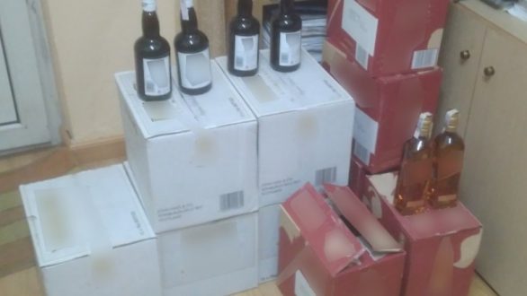 Διδυμότειχο: Συνελήφθη 56χρονος με 120 φιάλες λαθραίων ποτών