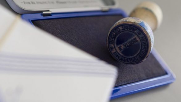 Καταργείται η υποχρεωτική χρήση της εταιρικής σφραγίδας