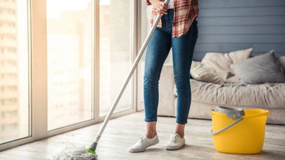 Πώς να μη μυρίζει άσχημα το σπίτι μετά το σφουγγάρισμα