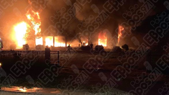 Μεγάλη φωτιά σε κατάστημα επίπλων